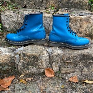 Dr. Martens size 9 blue/flower pattern